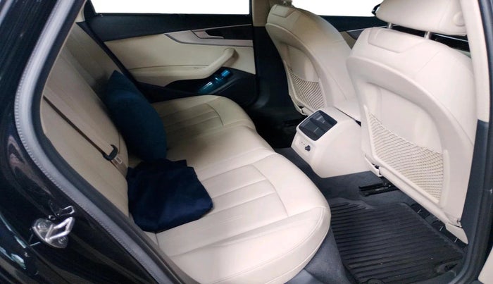 2025 Audi A4 40 TFSI Premium, Petrol, Automatic, 10,309 km, interior