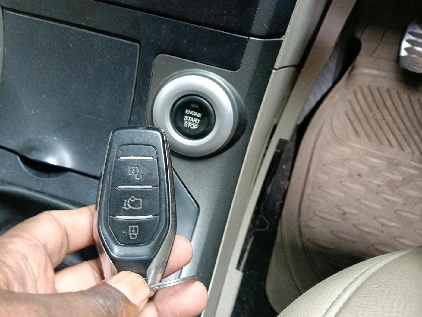 2015 Mahindra XUV500 W10, Diesel, Manual, 1,25,225 km, interior