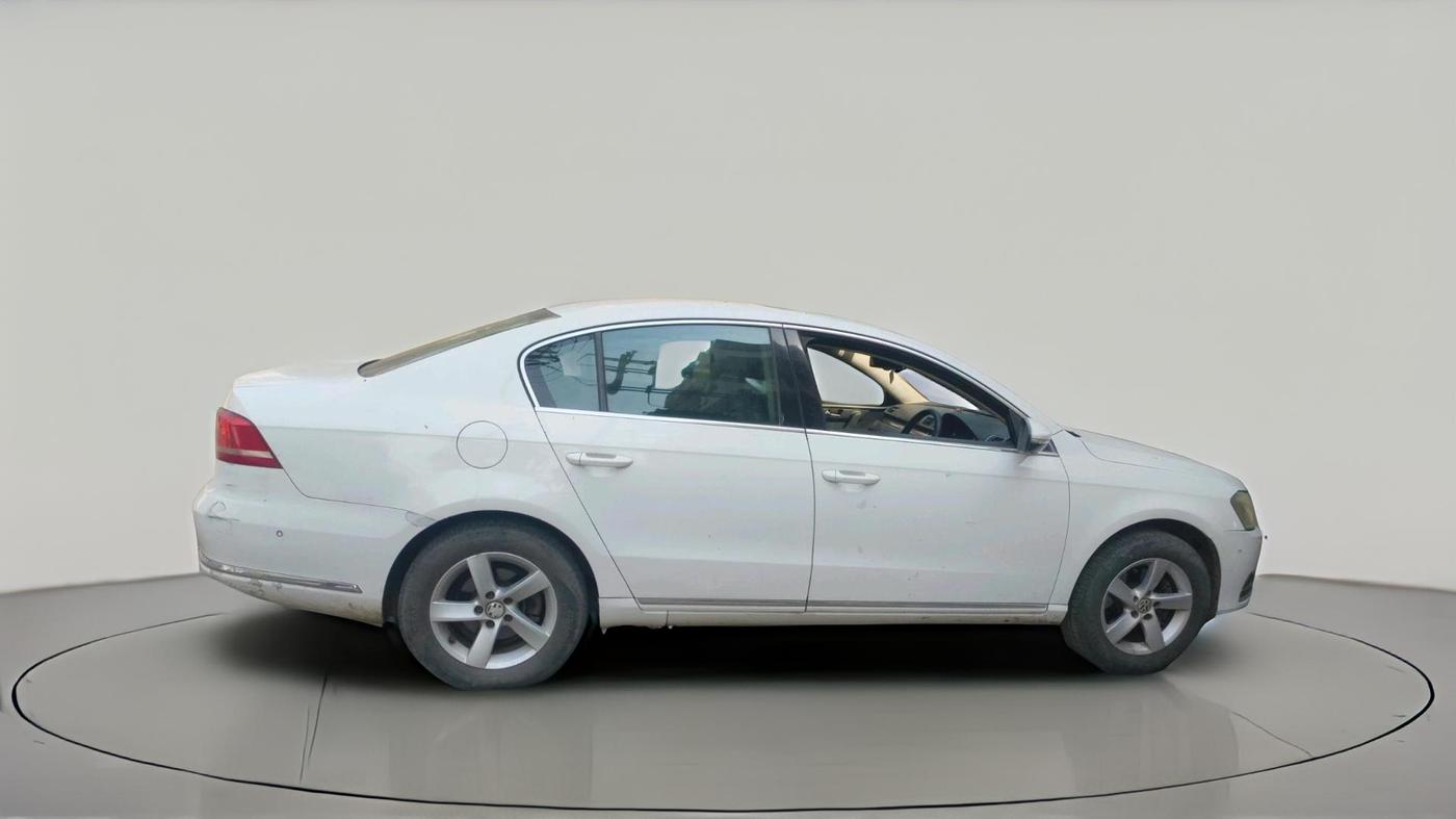 2011 Volkswagen Passat HIGHLINE DSG, Diesel, Automatic, 1,13,000 km, exterior