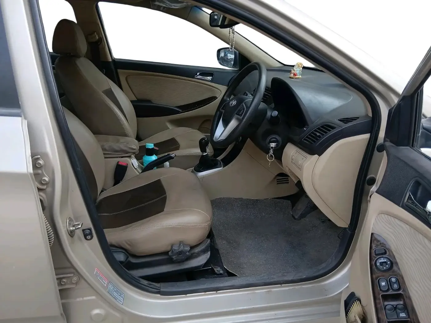 2011 Hyundai Verna FLUIDIC 1.6 CRDI SX, Diesel, Manual, 16,965 km, interior