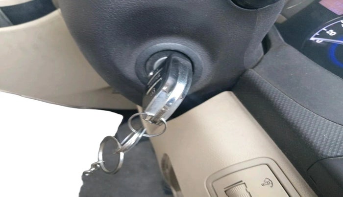 2011 Hyundai Verna FLUIDIC 1.6 CRDI SX, Diesel, Manual, 16,965 km, interior