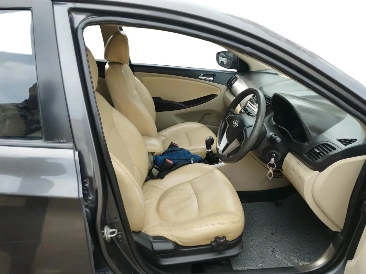 2012 Hyundai Verna FLUIDIC 1.6 VTVT SX, Petrol, Manual, 99,999 km, interior