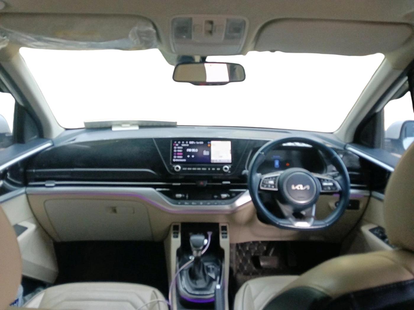 2022 KIA CARENS LUXURY PLUS 1.5 DIESEL AT 6 STR, Diesel, Automatic, 1,06,985 km, interior