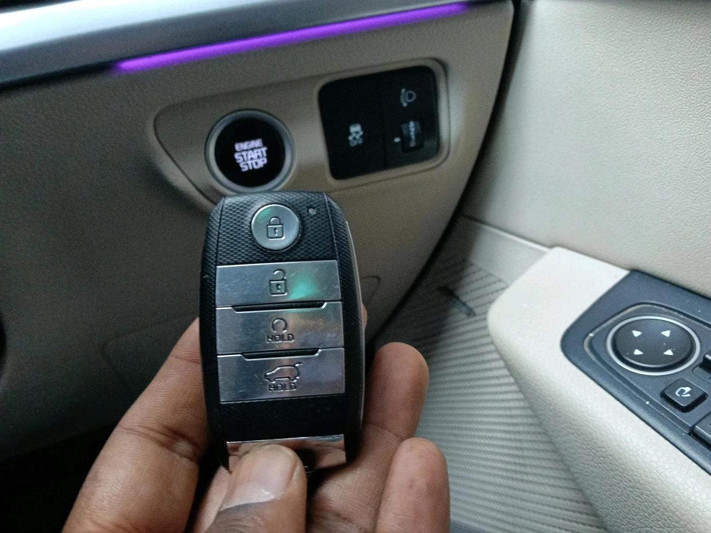 2022 KIA CARENS LUXURY PLUS 1.5 DIESEL AT 6 STR, Diesel, Automatic, 1,06,985 km, interior