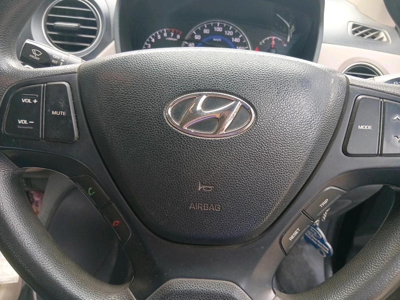 2016 Hyundai Grand i10 SPORTZ 1.2 KAPPA VTVT, CNG, Manual, 74,500 km, interior