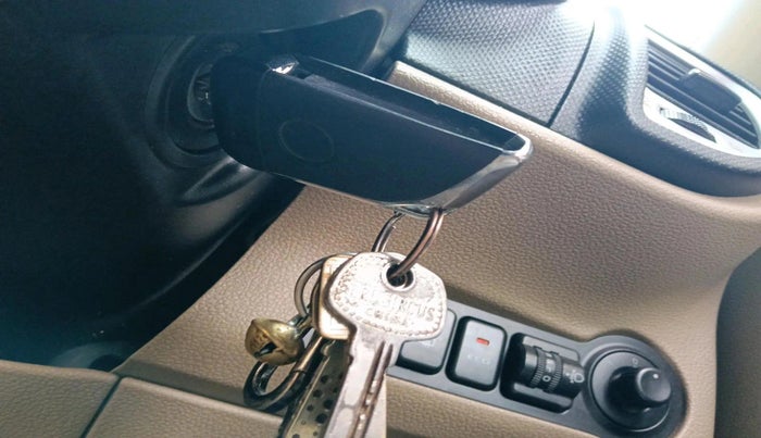 2016 Mahindra TUV300 T8, Diesel, Manual, 1,98,038 km, interior