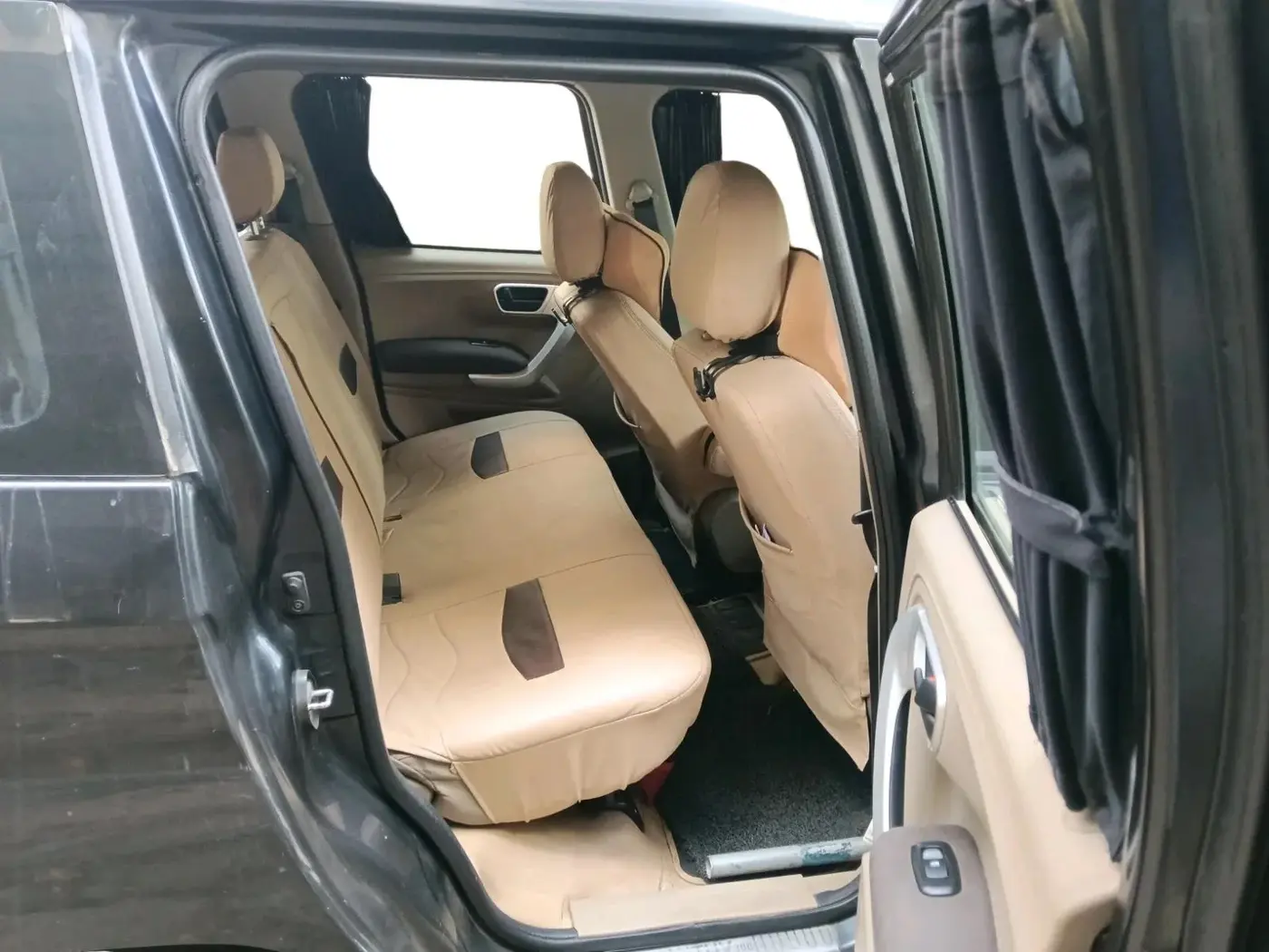2016 Mahindra TUV300 T8, Diesel, Manual, 1,98,038 km, interior