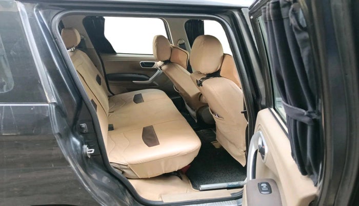 2016 Mahindra TUV300 T8, Diesel, Manual, 1,98,038 km, interior