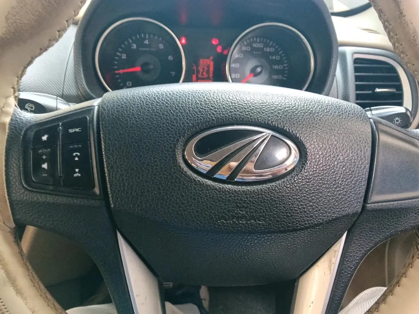 2016 Mahindra TUV300 T8, Diesel, Manual, 1,98,038 km, interior