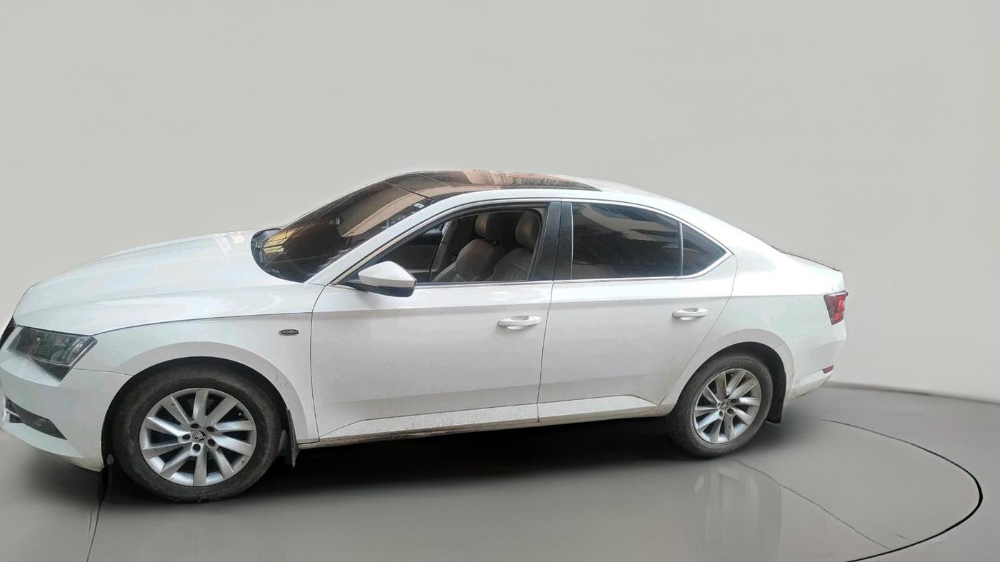 2016 Skoda Superb L&K 2.0 TDI AT, Diesel, Automatic, 2,13,468 km, exterior
