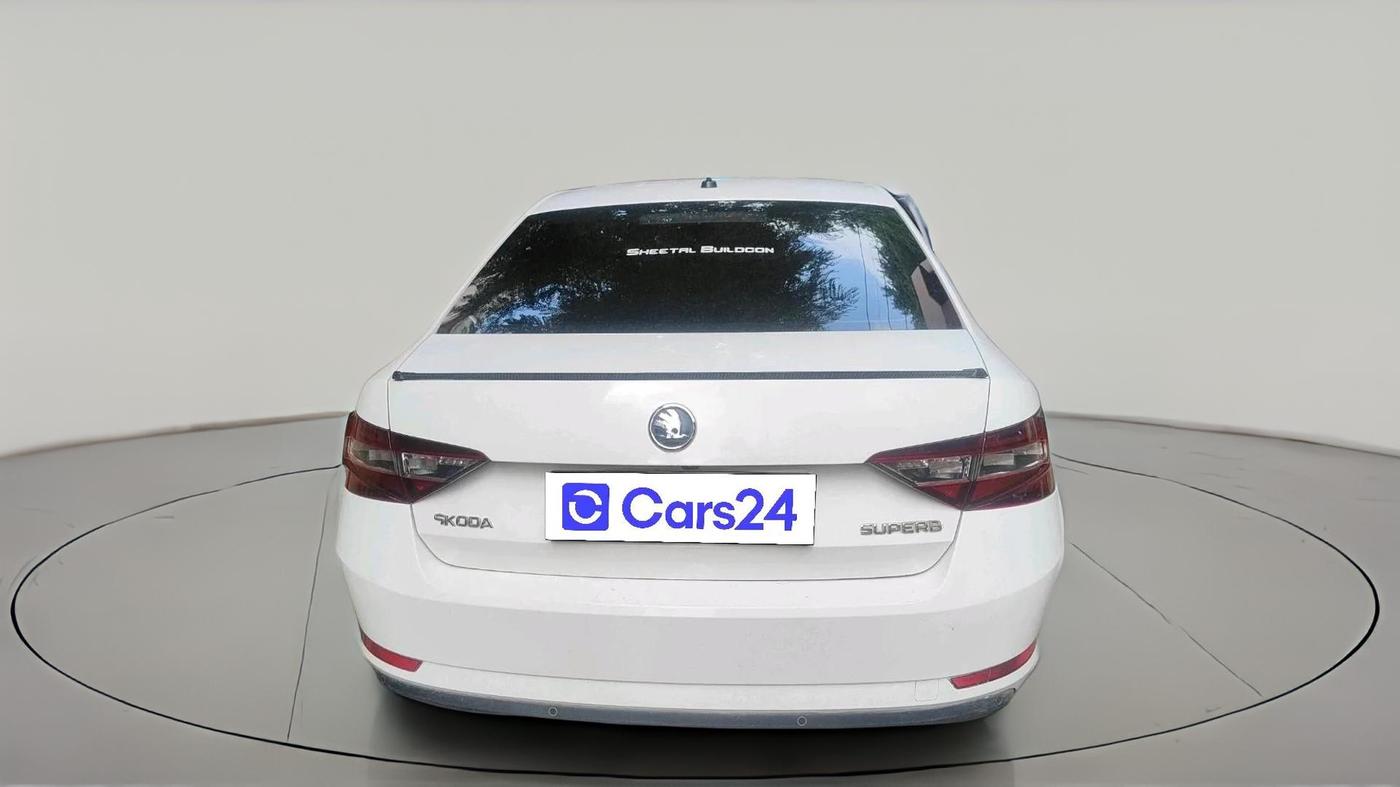 2016 Skoda Superb L&K 2.0 TDI AT, Diesel, Automatic, 2,13,468 km, exterior