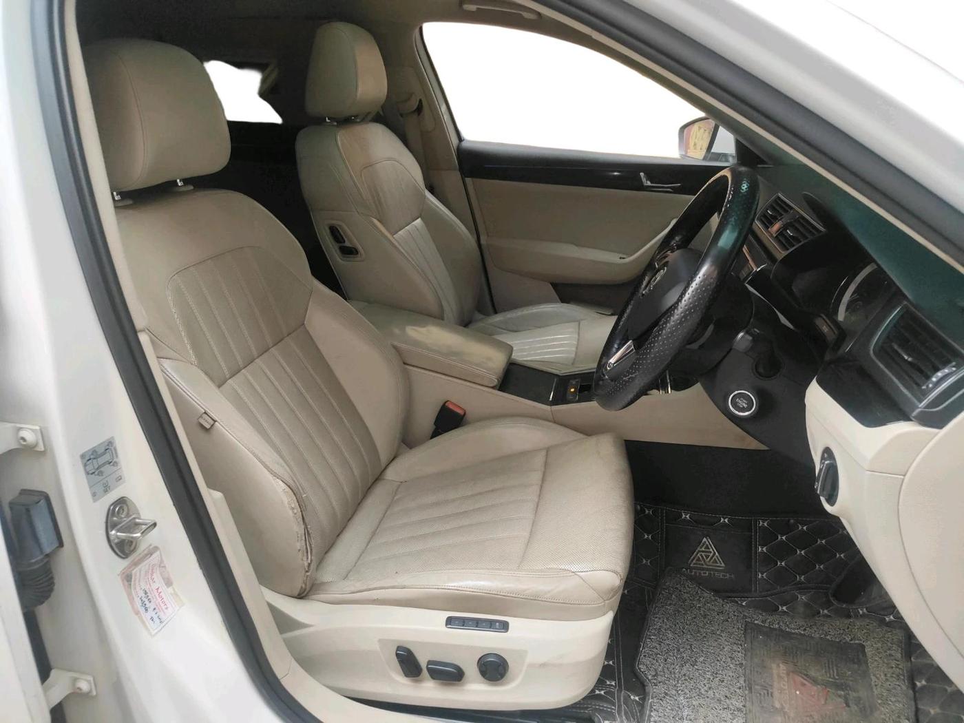 2016 Skoda Superb L&K 2.0 TDI AT, Diesel, Automatic, 2,13,468 km, interior