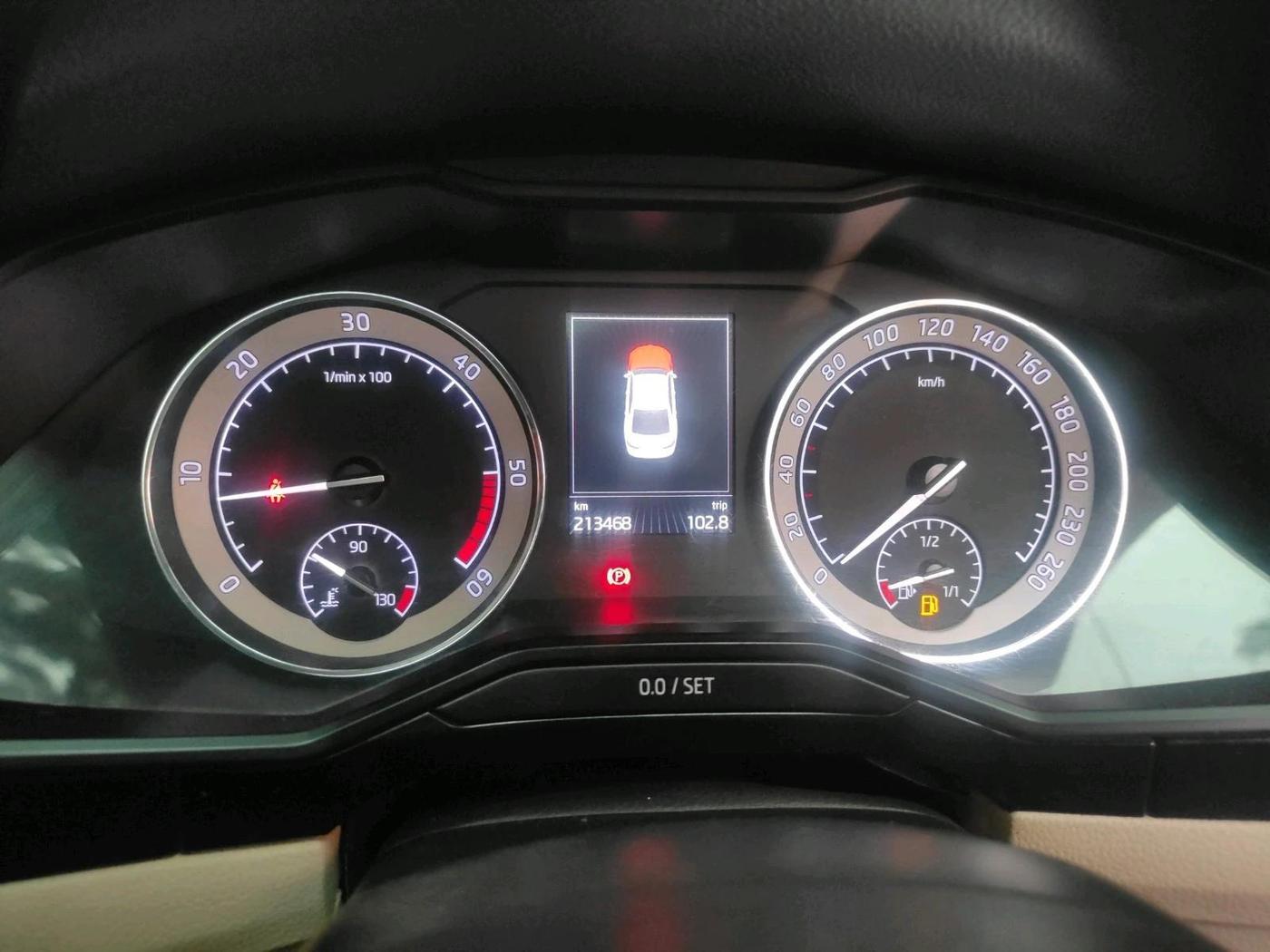 2016 Skoda Superb L&K 2.0 TDI AT, Diesel, Automatic, 2,13,468 km, interior