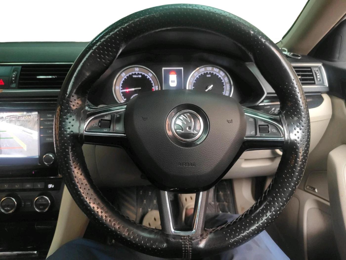 2016 Skoda Superb L&K 2.0 TDI AT, Diesel, Automatic, 2,13,468 km, interior