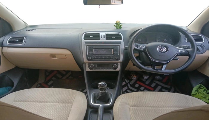 2014 Volkswagen Polo HIGHLINE1.5L, Diesel, Manual, 1,91,000 km, interior