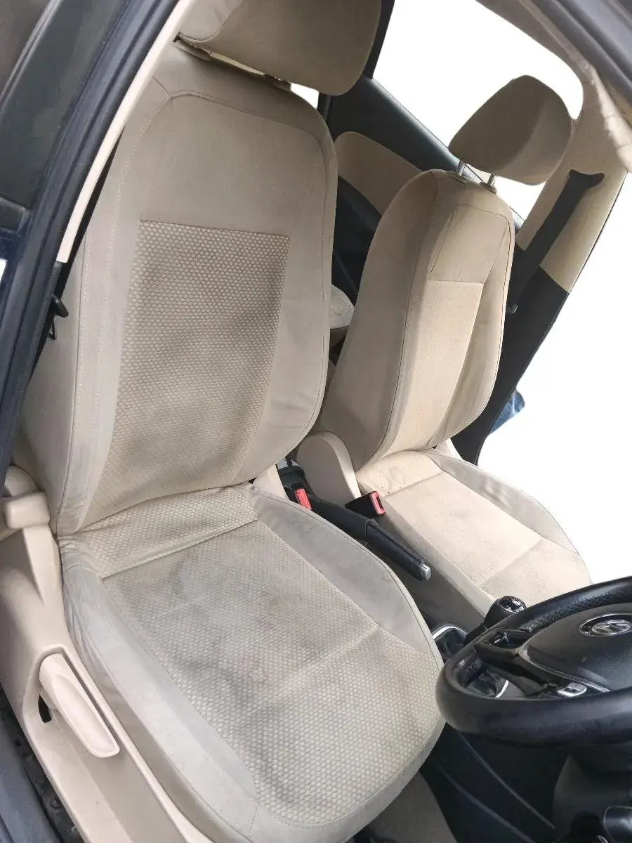2014 Volkswagen Polo HIGHLINE1.5L, Diesel, Manual, 1,91,000 km, interior