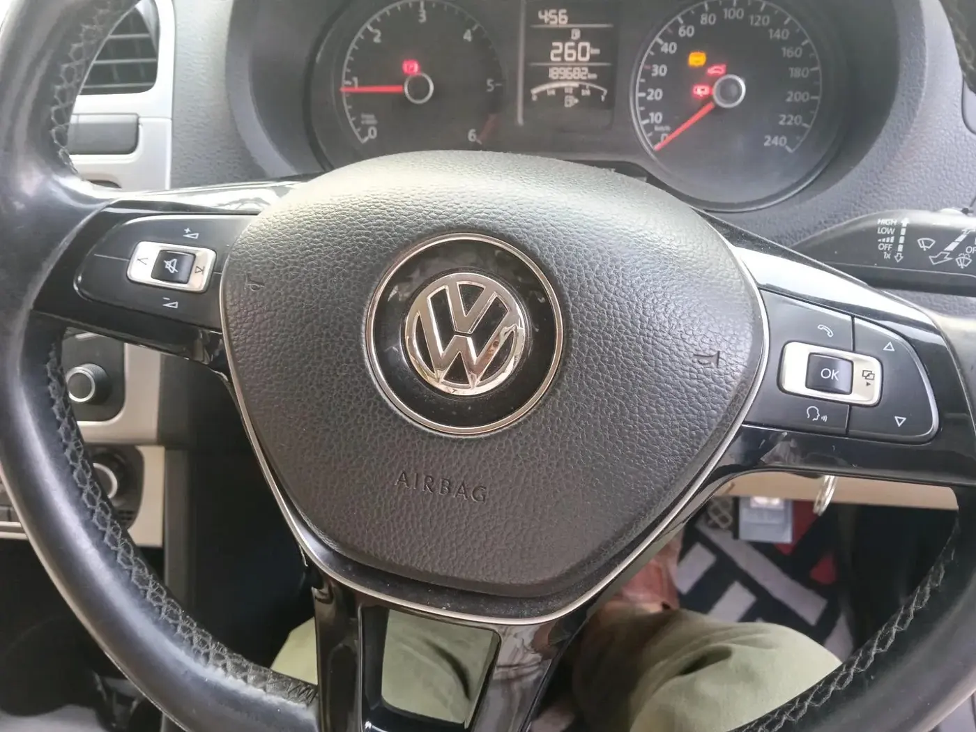 2014 Volkswagen Polo HIGHLINE1.5L, Diesel, Manual, 1,91,000 km, interior