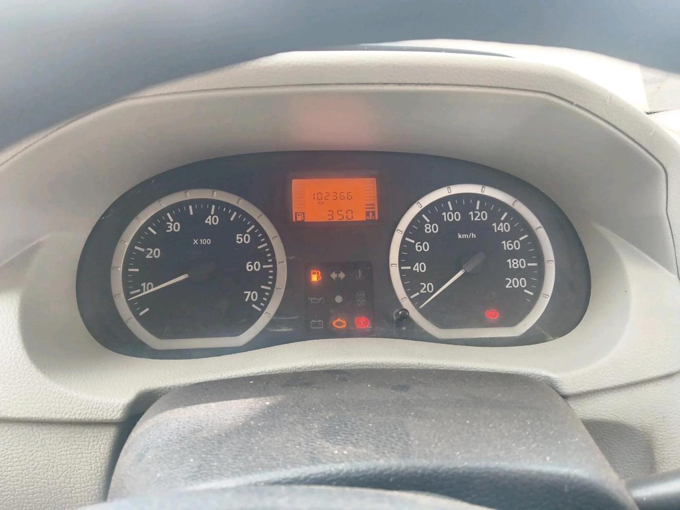 2013 Mahindra Verito 1.5 D4, Diesel, Manual, 1,02,366 km, interior