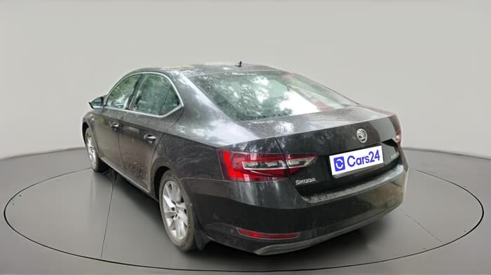 2018 Skoda Superb L&K 2.0 TDI AT, Diesel, Automatic, 1,04,798 km, exterior