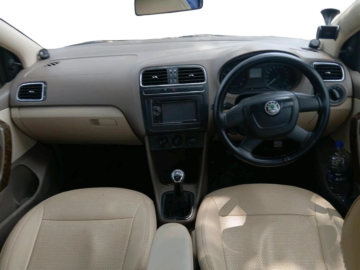 2012 Skoda Rapid AMBITION 1.6 MPI MT, Petrol, Manual, 90,240 km, interior