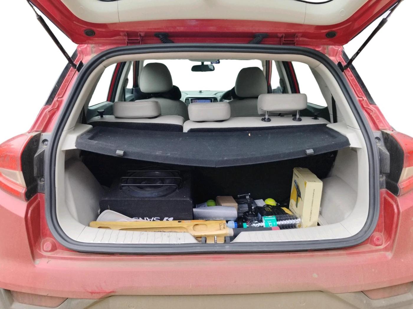 2020 Mahindra XUV300 W6 1.2 PETROL, Petrol, Manual, 40,579 km, exterior
