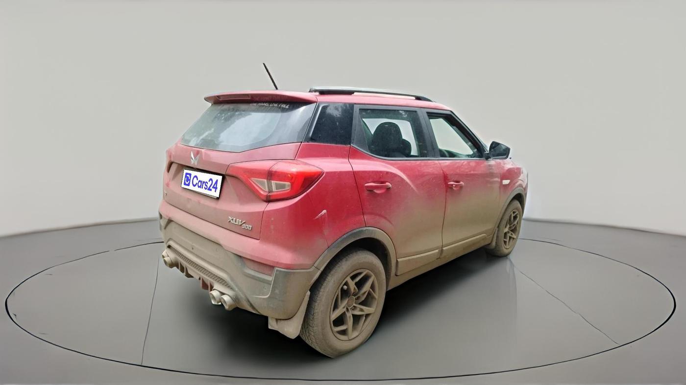 2020 Mahindra XUV300 W6 1.2 PETROL, Petrol, Manual, 40,579 km, exterior