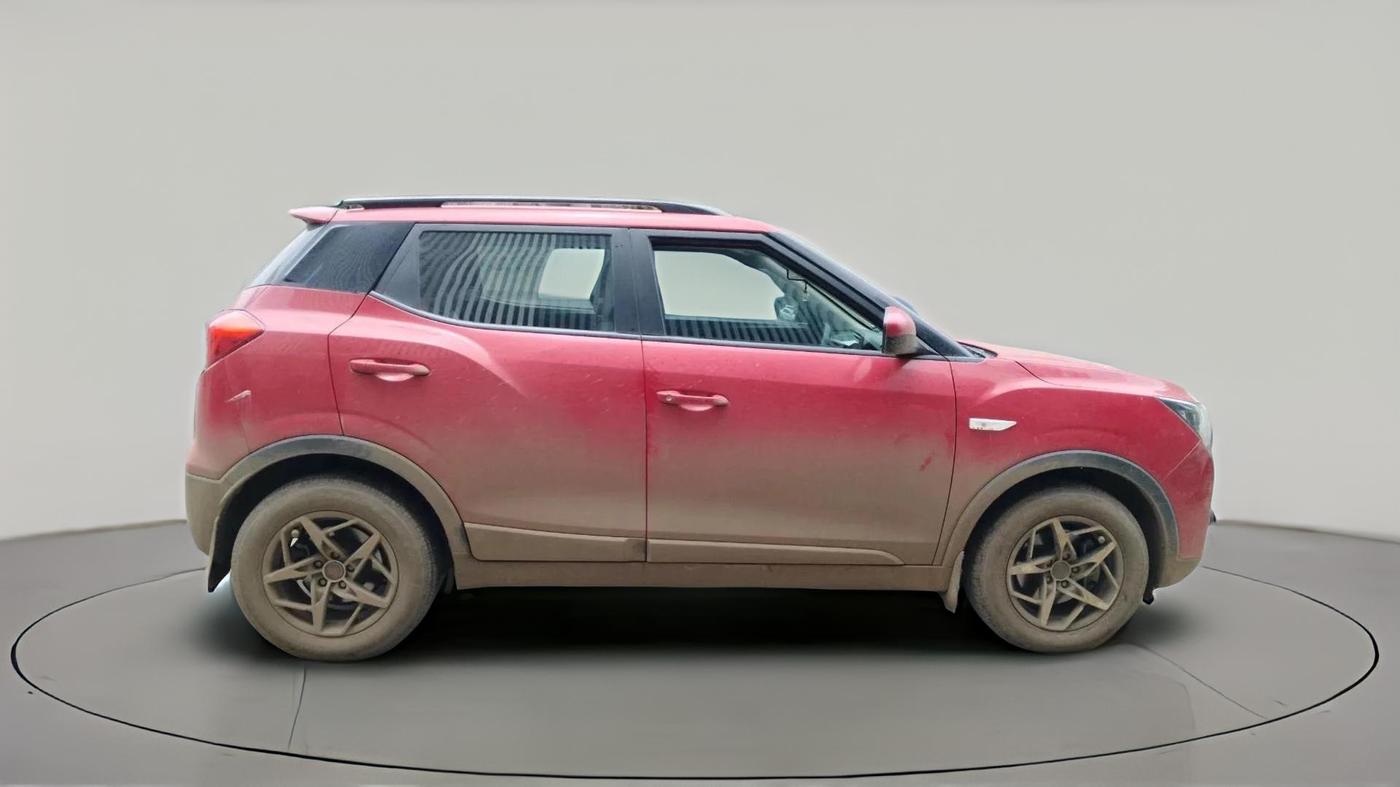 2020 Mahindra XUV300 W6 1.2 PETROL, Petrol, Manual, 40,579 km, exterior