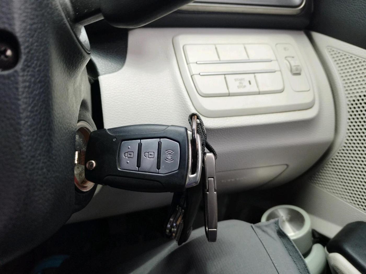 2020 Mahindra XUV300 W6 1.2 PETROL, Petrol, Manual, 40,579 km, interior