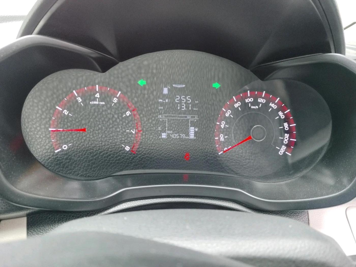 2020 Mahindra XUV300 W6 1.2 PETROL, Petrol, Manual, 40,579 km, interior