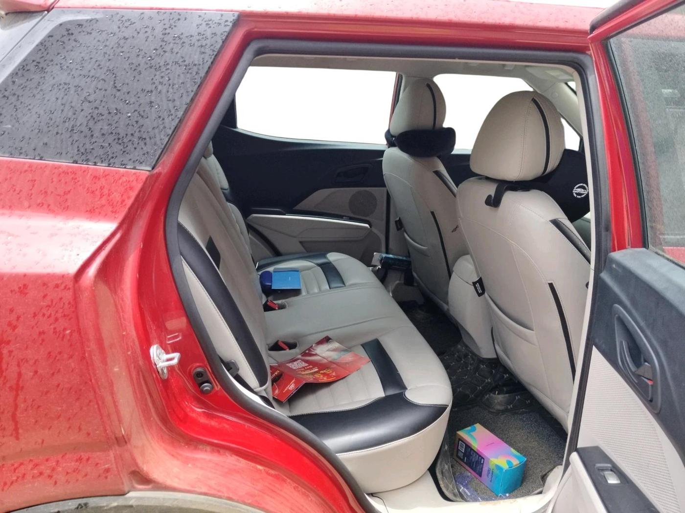 2020 Mahindra XUV300 W6 1.2 PETROL, Petrol, Manual, 40,579 km, interior