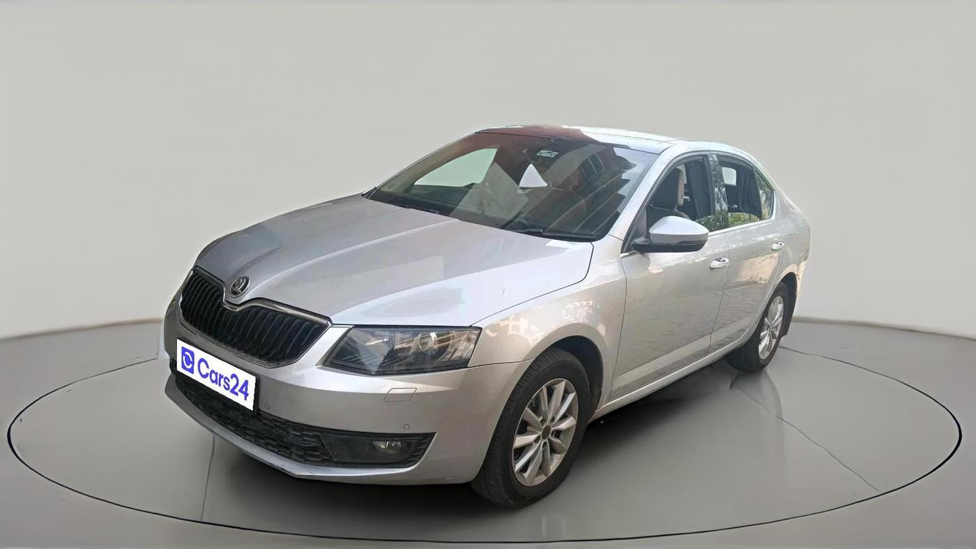 2015 Skoda Octavia ELEGANCE 2.0 TDI AT, Diesel, Automatic, 1,36,323 km, exterior