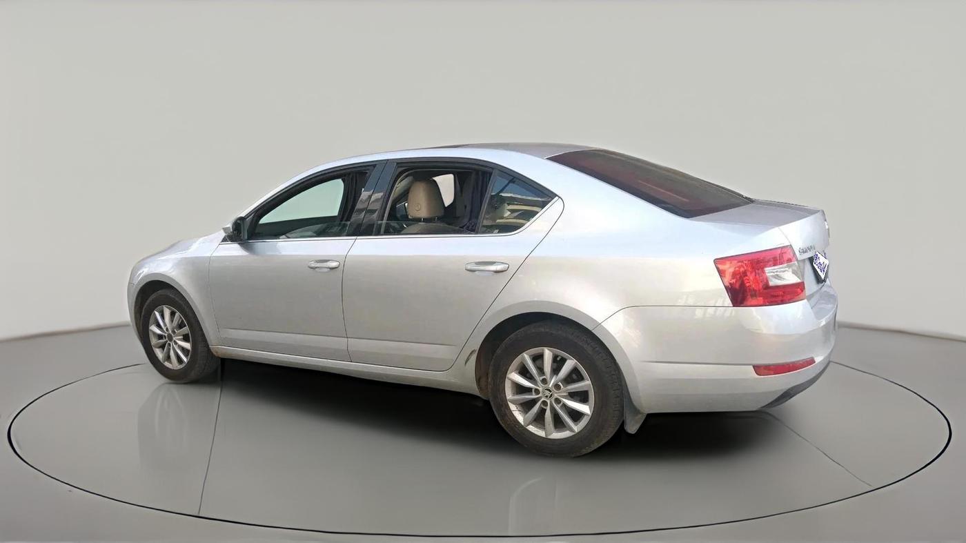 2015 Skoda Octavia ELEGANCE 2.0 TDI AT, Diesel, Automatic, 1,36,323 km, exterior
