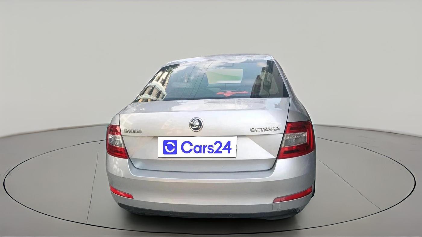 2015 Skoda Octavia ELEGANCE 2.0 TDI AT, Diesel, Automatic, 1,36,323 km, exterior