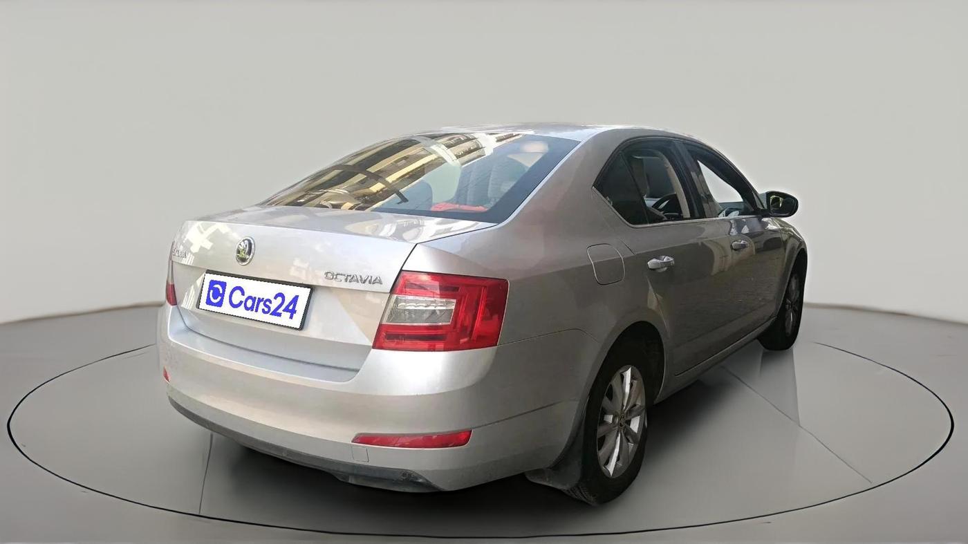 2015 Skoda Octavia ELEGANCE 2.0 TDI AT, Diesel, Automatic, 1,36,323 km, exterior