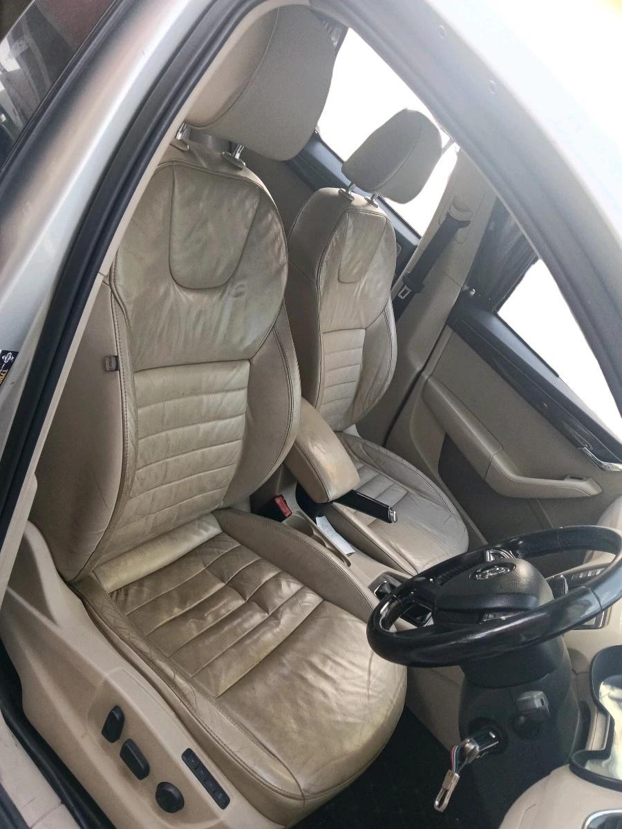 2015 Skoda Octavia ELEGANCE 2.0 TDI AT, Diesel, Automatic, 1,36,323 km, interior