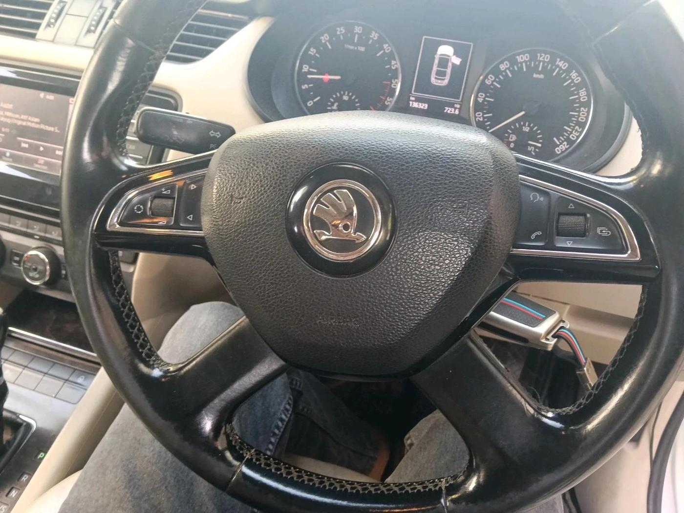 2015 Skoda Octavia ELEGANCE 2.0 TDI AT, Diesel, Automatic, 1,36,323 km, interior