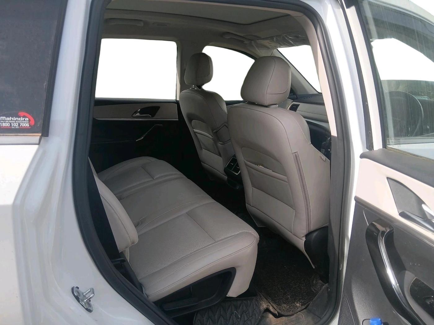 2024 Mahindra XUV700 AX 7 LUXURY D AT 7 STR, Diesel, Automatic, 13,319 km, interior