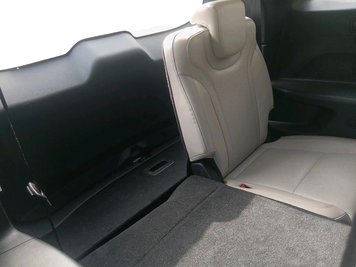 2024 Mahindra XUV700 AX 7 LUXURY D AT 7 STR, Diesel, Automatic, 13,319 km, interior