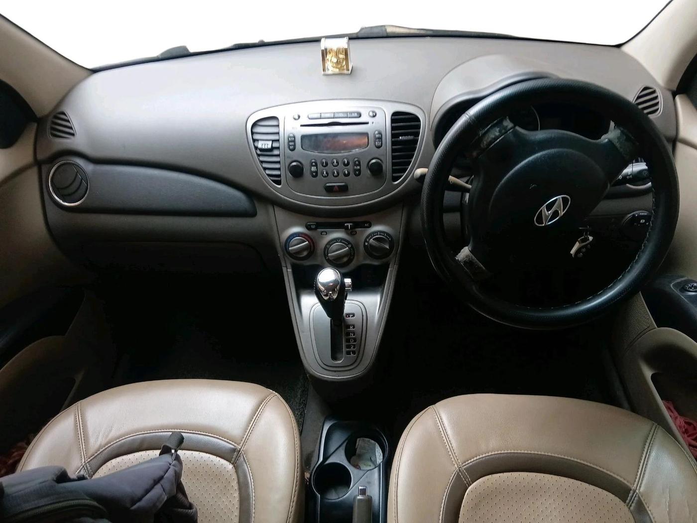 2011 Hyundai i10 SPORTZ 1.2 AT, CNG, Automatic, 84,866 km, interior