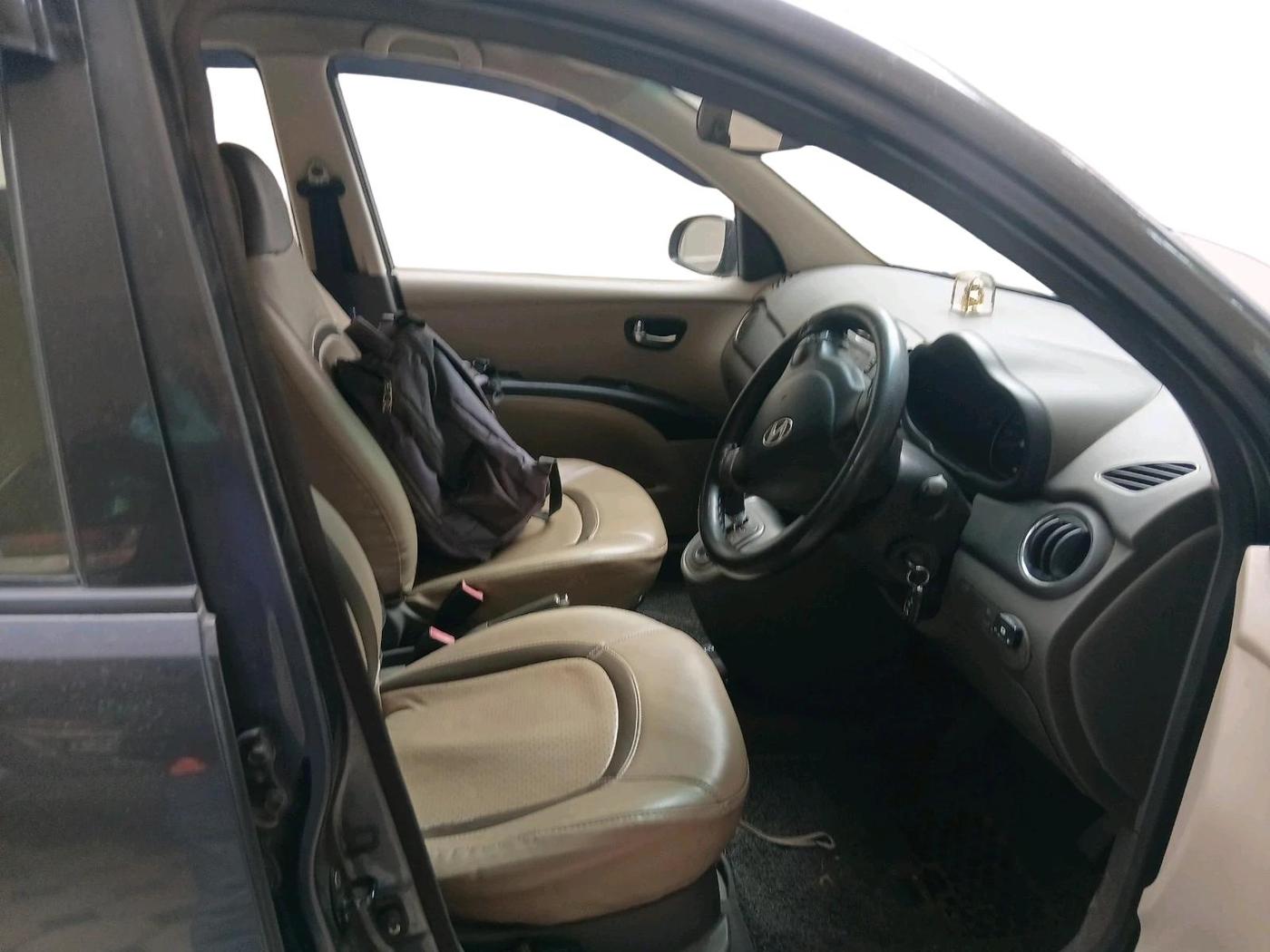 2011 Hyundai i10 SPORTZ 1.2 AT, CNG, Automatic, 84,866 km, interior