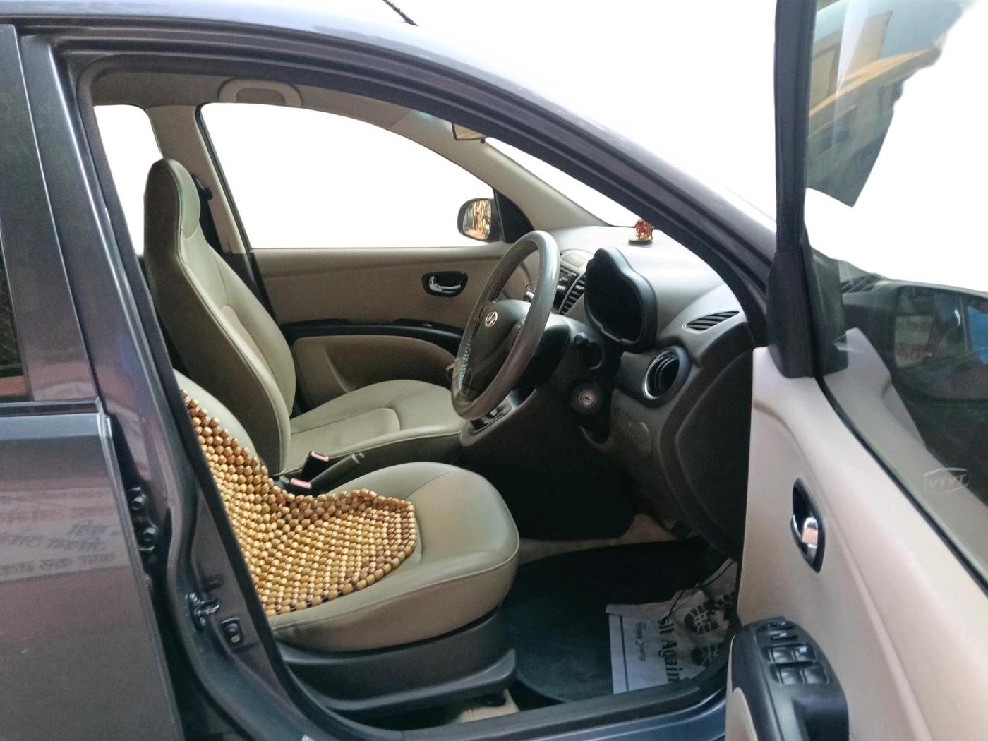 2011 Hyundai i10 MAGNA 1.2, Petrol, Manual, 83,105 km, interior