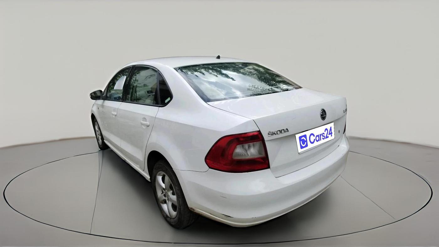 2015 Skoda Rapid 1.5 TDI CR AMBITION AT WITH ALLOY, Diesel, Automatic, 1,23,658 km, exterior