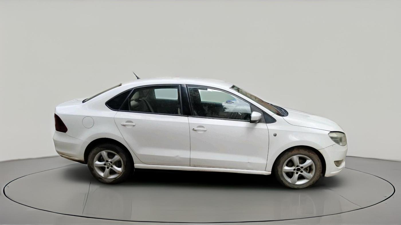 2015 Skoda Rapid 1.5 TDI CR AMBITION AT WITH ALLOY, Diesel, Automatic, 1,23,658 km, exterior