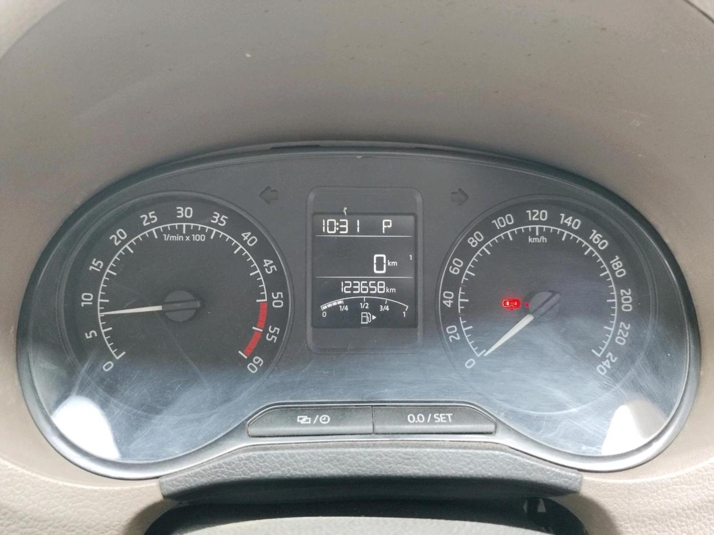2015 Skoda Rapid 1.5 TDI CR AMBITION AT WITH ALLOY, Diesel, Automatic, 1,23,658 km, interior