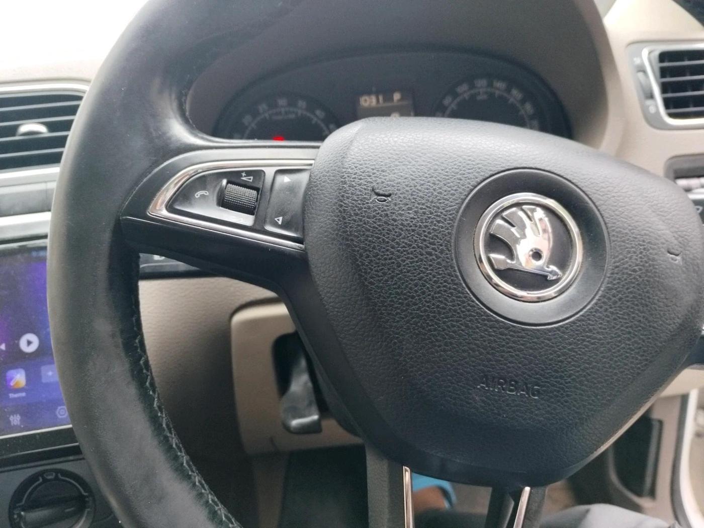 2015 Skoda Rapid 1.5 TDI CR AMBITION AT WITH ALLOY, Diesel, Automatic, 1,23,658 km, interior