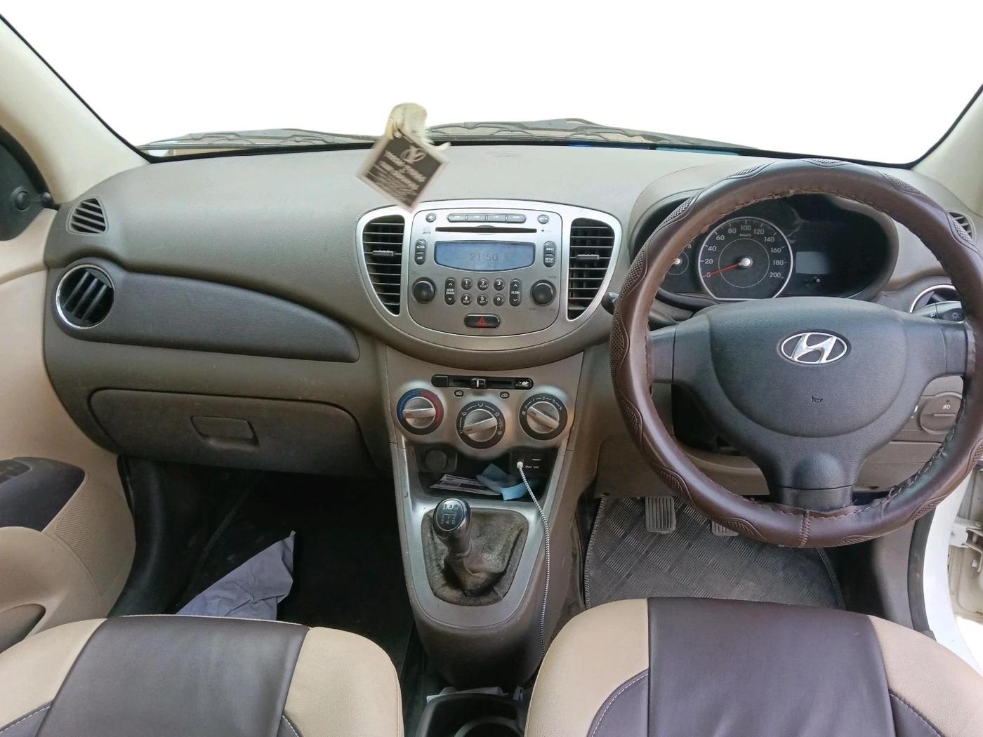2016 Hyundai i10 SPORTZ 1.1, Petrol, Manual, 81,762 km, interior