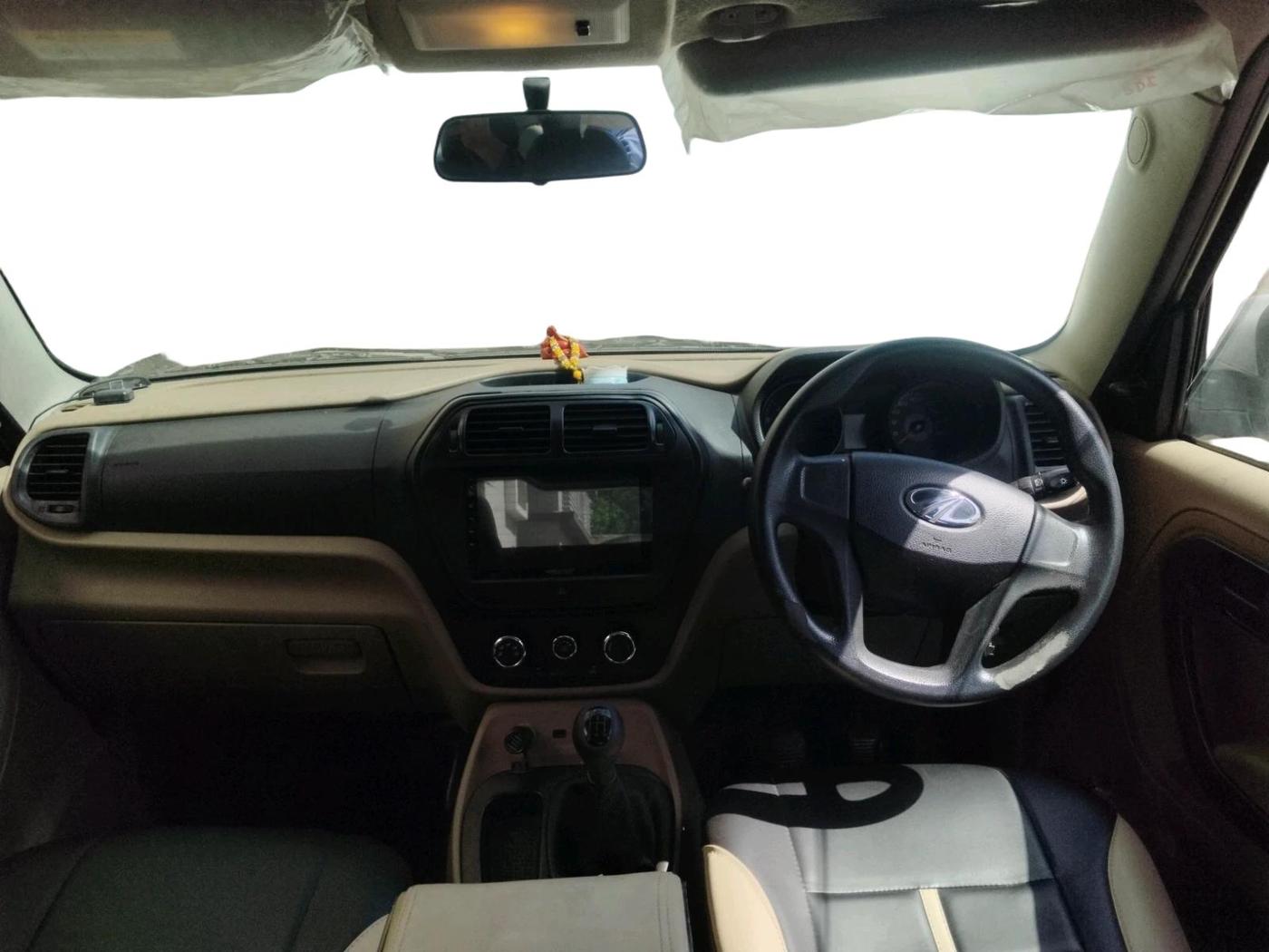 2018 Mahindra TUV300 T6 PLUS, Diesel, Manual, 1,44,717 km, interior