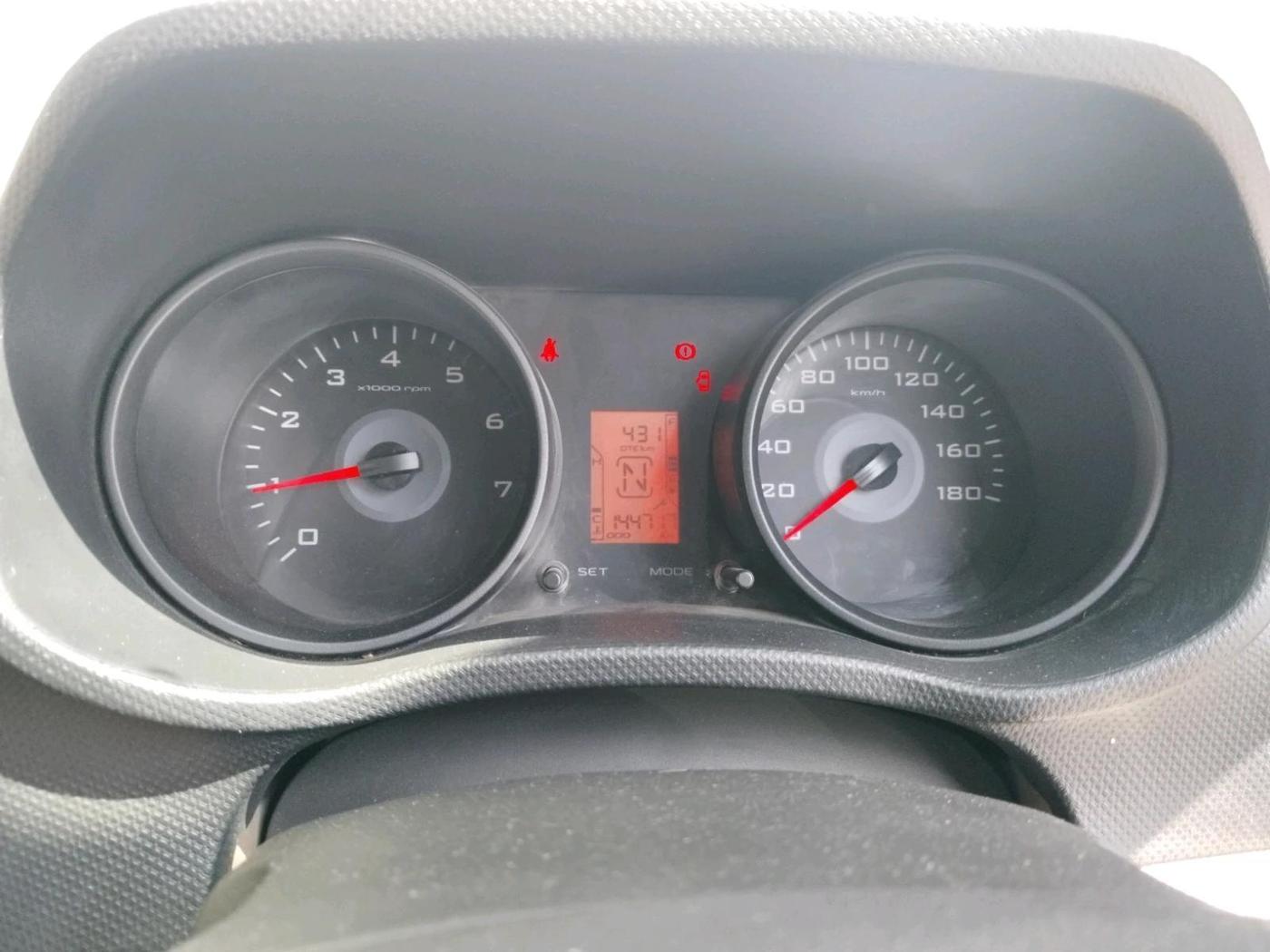 2018 Mahindra TUV300 T6 PLUS, Diesel, Manual, 1,44,717 km, interior