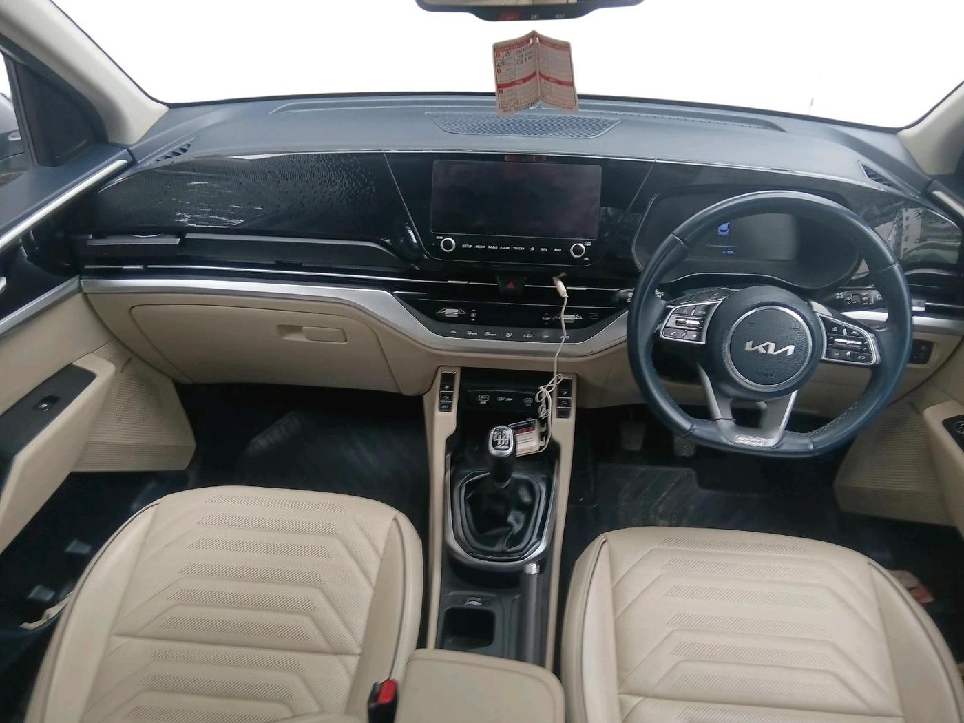 2022 KIA CARENS LUXURY PLUS 1.4 PETROL 7 STR, Petrol, Manual, 51,258 km, interior