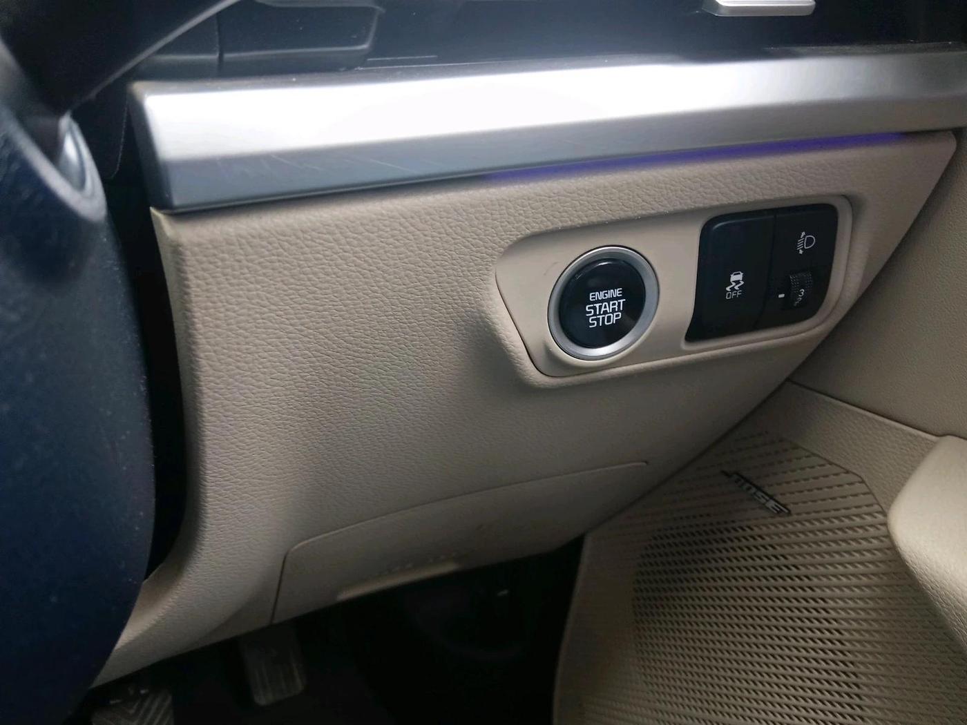 2022 KIA CARENS LUXURY PLUS 1.4 PETROL 7 STR, Petrol, Manual, 51,258 km, interior